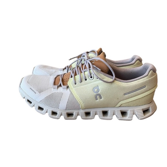 On Cloud running shoes - Picture 2 of 10